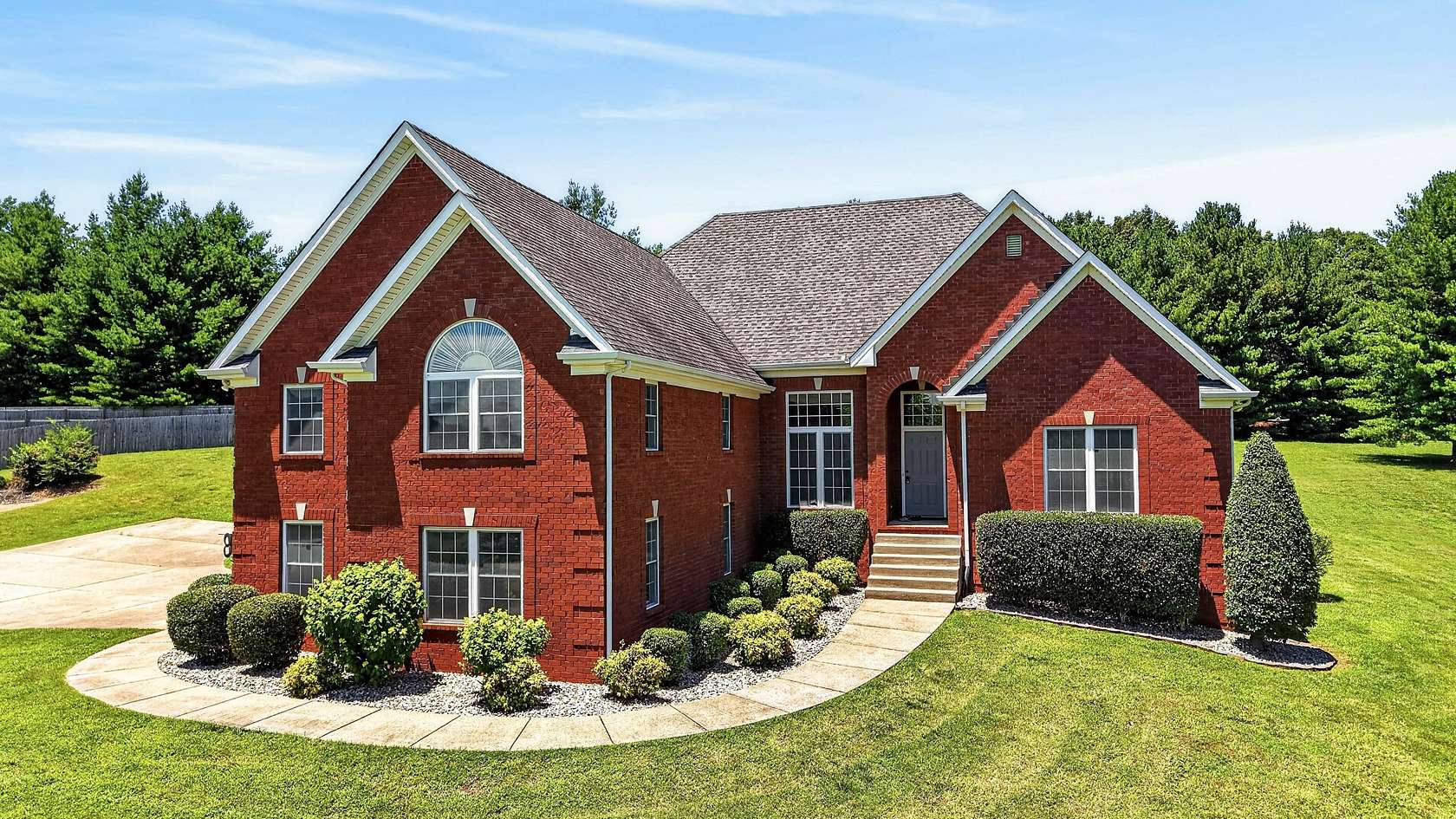 1.67 Acres of Land with Home for Sale in Springfield, Tennessee