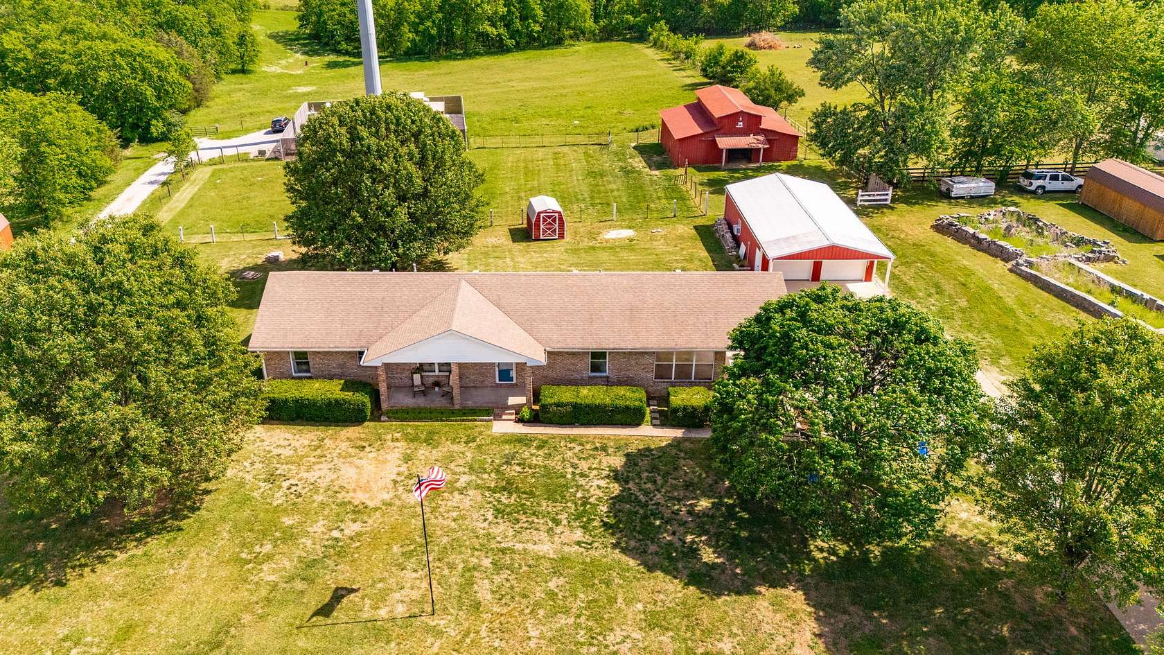 5.55 Acres of Land with Home for Sale in Gallatin, Tennessee