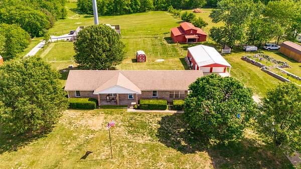 5.55 Acres of Land with Home for Sale in Gallatin, Tennessee