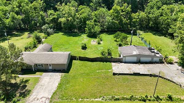 1.6 Acres of Land with Home for Auction in Westmoreland, Tennessee