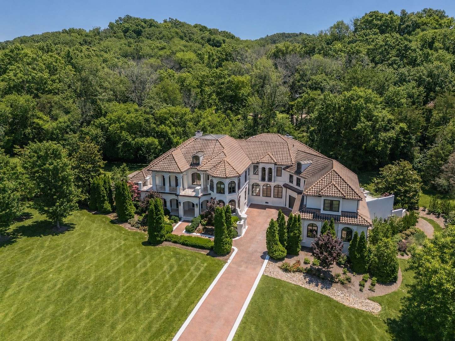 2 Acres of Land with Home for Sale in Brentwood, Tennessee