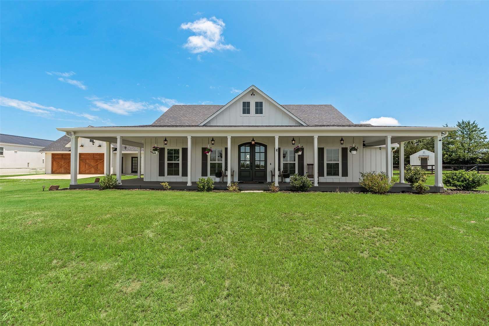 7 Acres of Land with Home for Sale in Canton, Texas