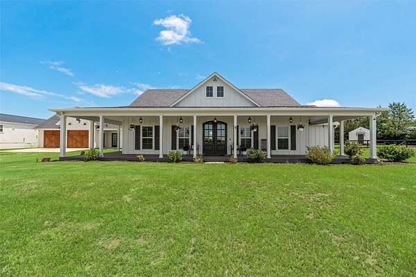 7 Acres of Land with Home for Sale in Canton, Texas