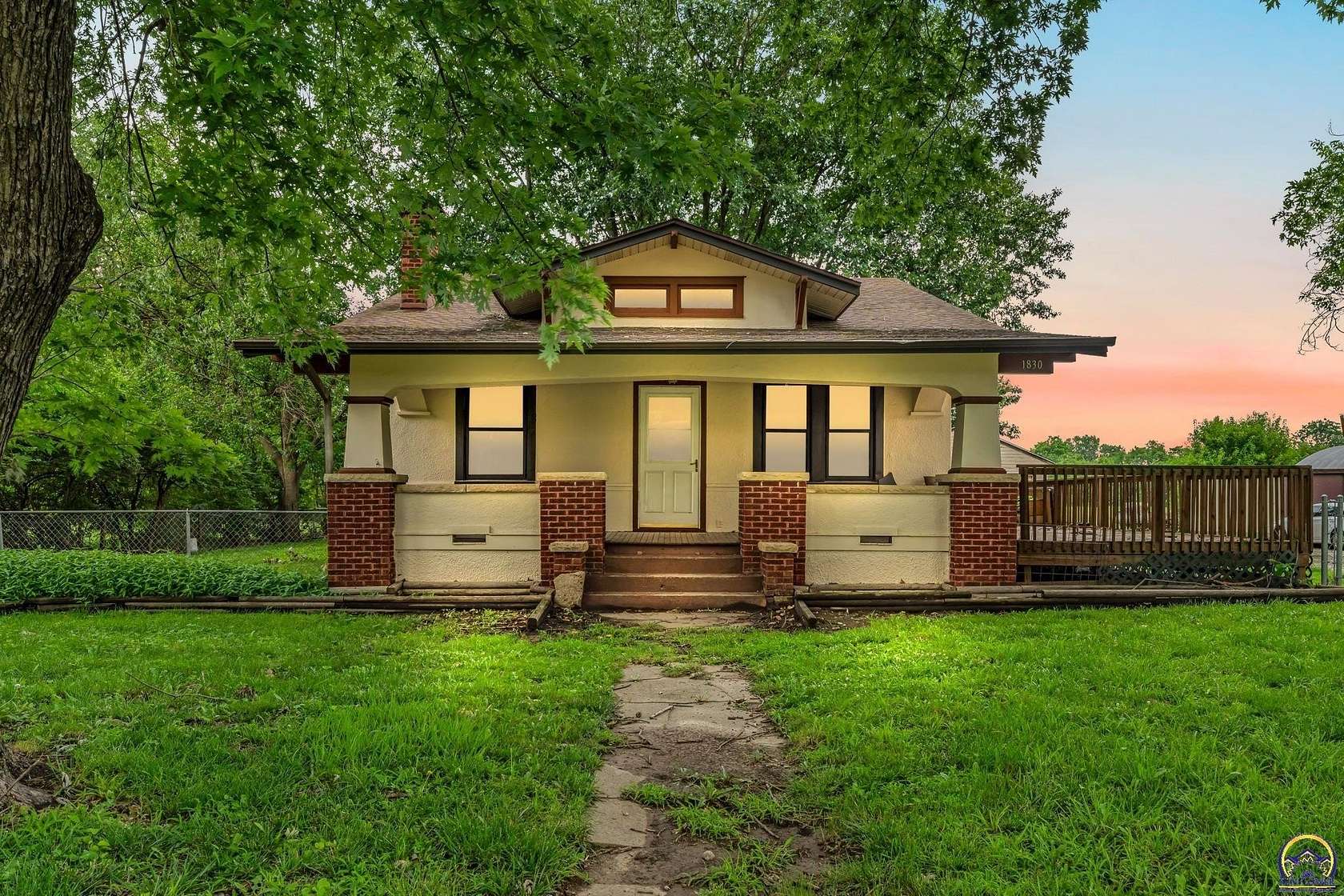 9.54 Acres of Land with Home for Sale in Topeka, Kansas