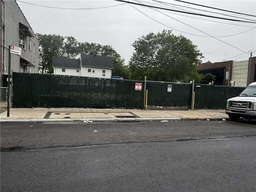 0.28 Acres of Mixed-Use Land for Sale in Brooklyn, New York
