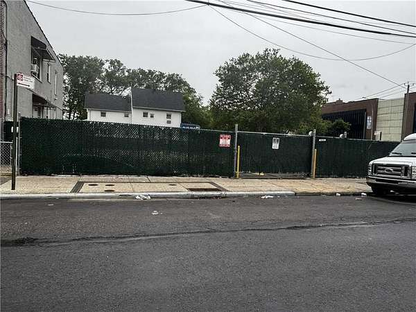 0.28 Acres of Mixed-Use Land for Sale in Brooklyn, New York