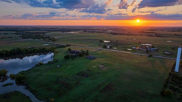 29 Acres of Land with Home for Sale in Perry, Oklahoma