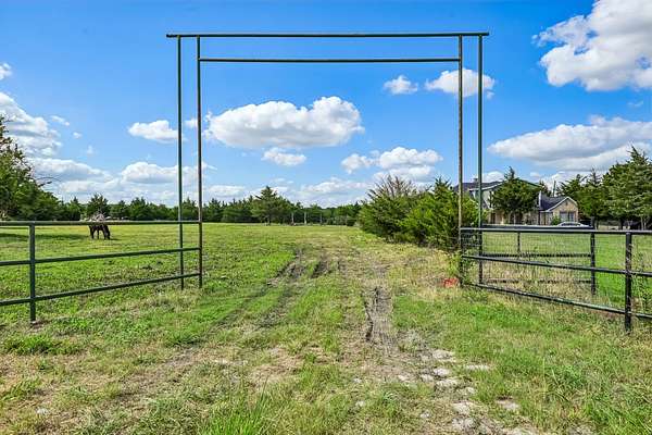 10 Acres of Land for Sale in Farmersville, Texas