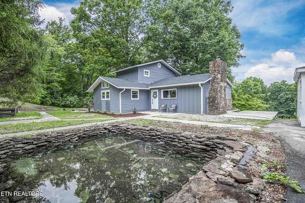 2.39 Acres of Land with Home for Sale in Jacksboro, Tennessee