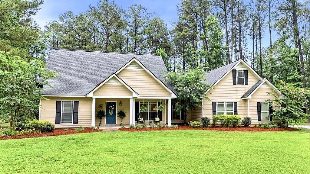 10.9 Acres of Land with Home for Sale in Hahira, Georgia