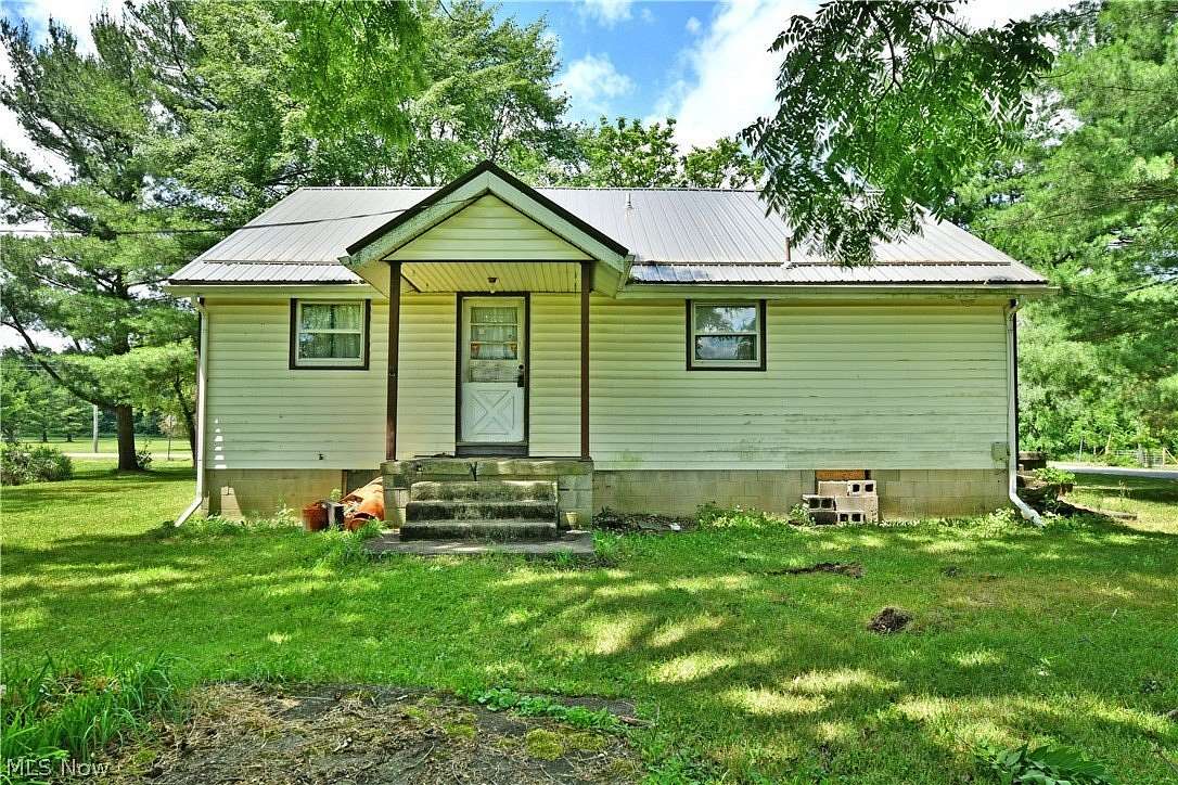 2.53 Acres of Land with Home for Sale in Warren, Ohio