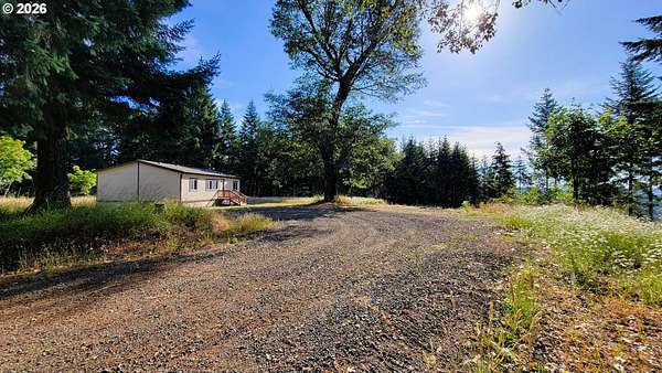 20 Acres of Land with Home for Sale in Eugene, Oregon