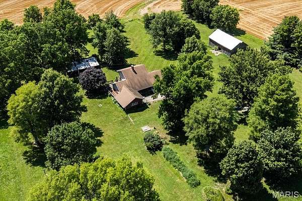 4.5 Acres of Land with Home for Sale in Oakdale, Illinois
