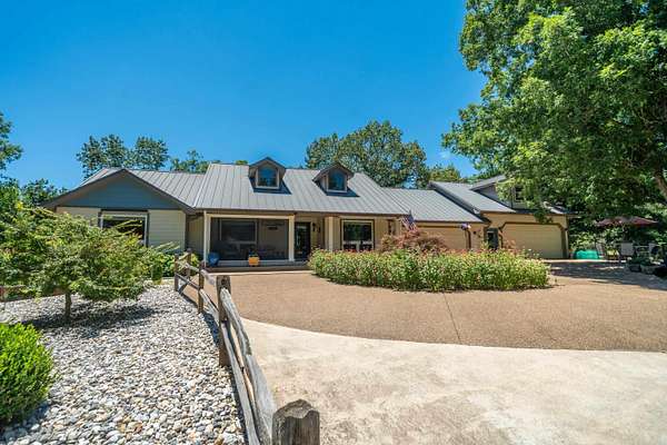 6.48 Acres of Land with Home for Sale in Hot Springs, Arkansas