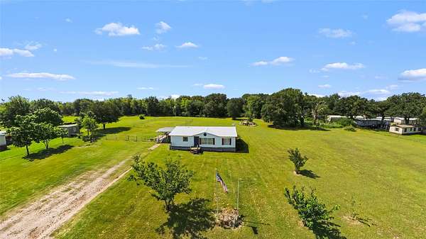 2.8 Acres of Improved Mixed-Use Land for Sale in Kerens, Texas