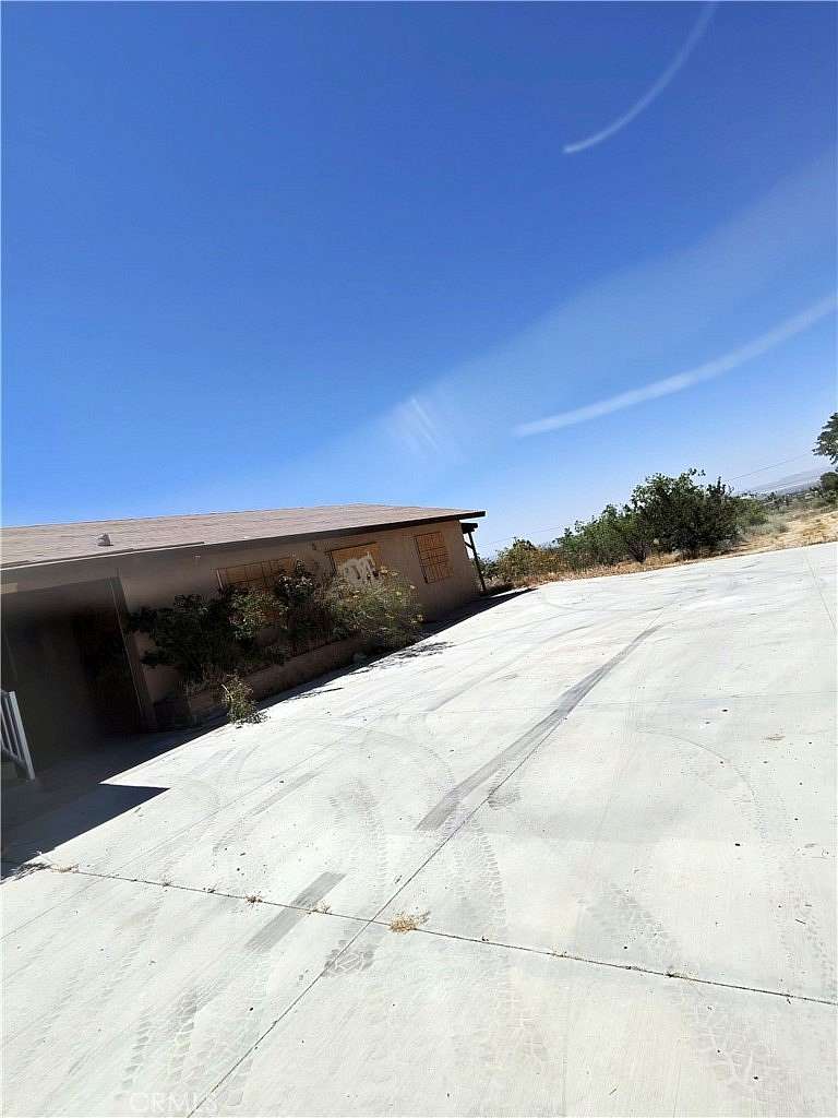 2 Acres of Improved Mixed-Use Land for Sale in Phelan, California