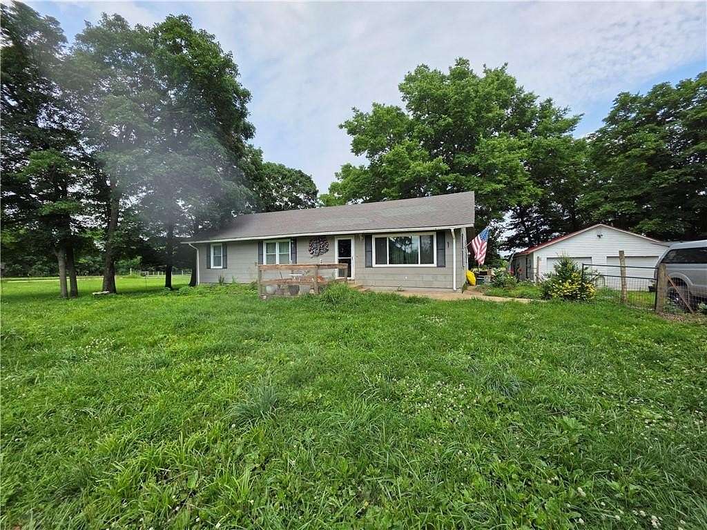 9.45 Acres of Land with Home for Sale in Fontana, Kansas
