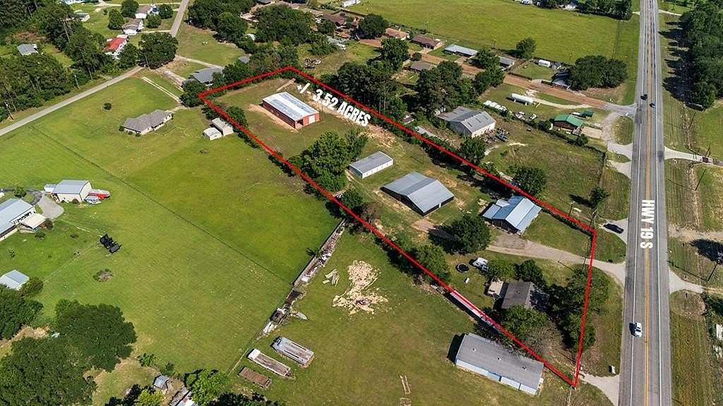 3.52 Acres of Improved Mixed-Use Land for Sale in Athens, Texas