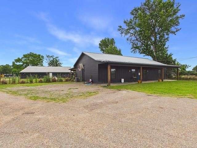 3.52 Acres of Improved Mixed-Use Land for Sale in Athens, Texas