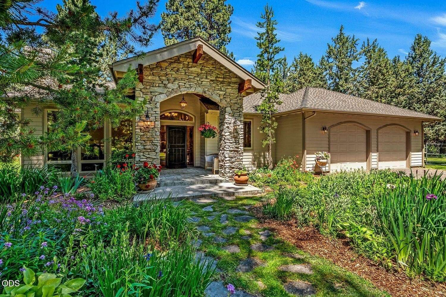 19.7 Acres of Land with Home for Sale in Bend, Oregon