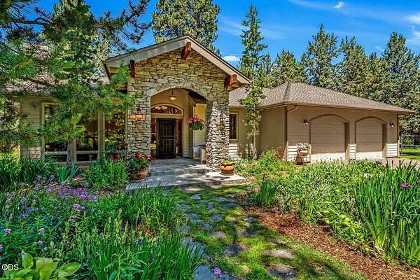 19.7 Acres of Land with Home for Sale in Bend, Oregon