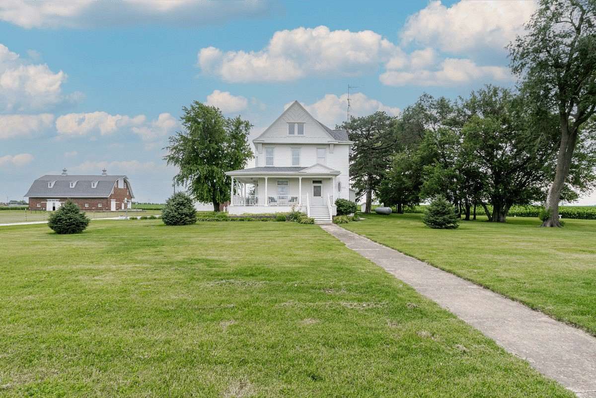 7 Acres of Land with Home for Sale in Chenoa, Illinois