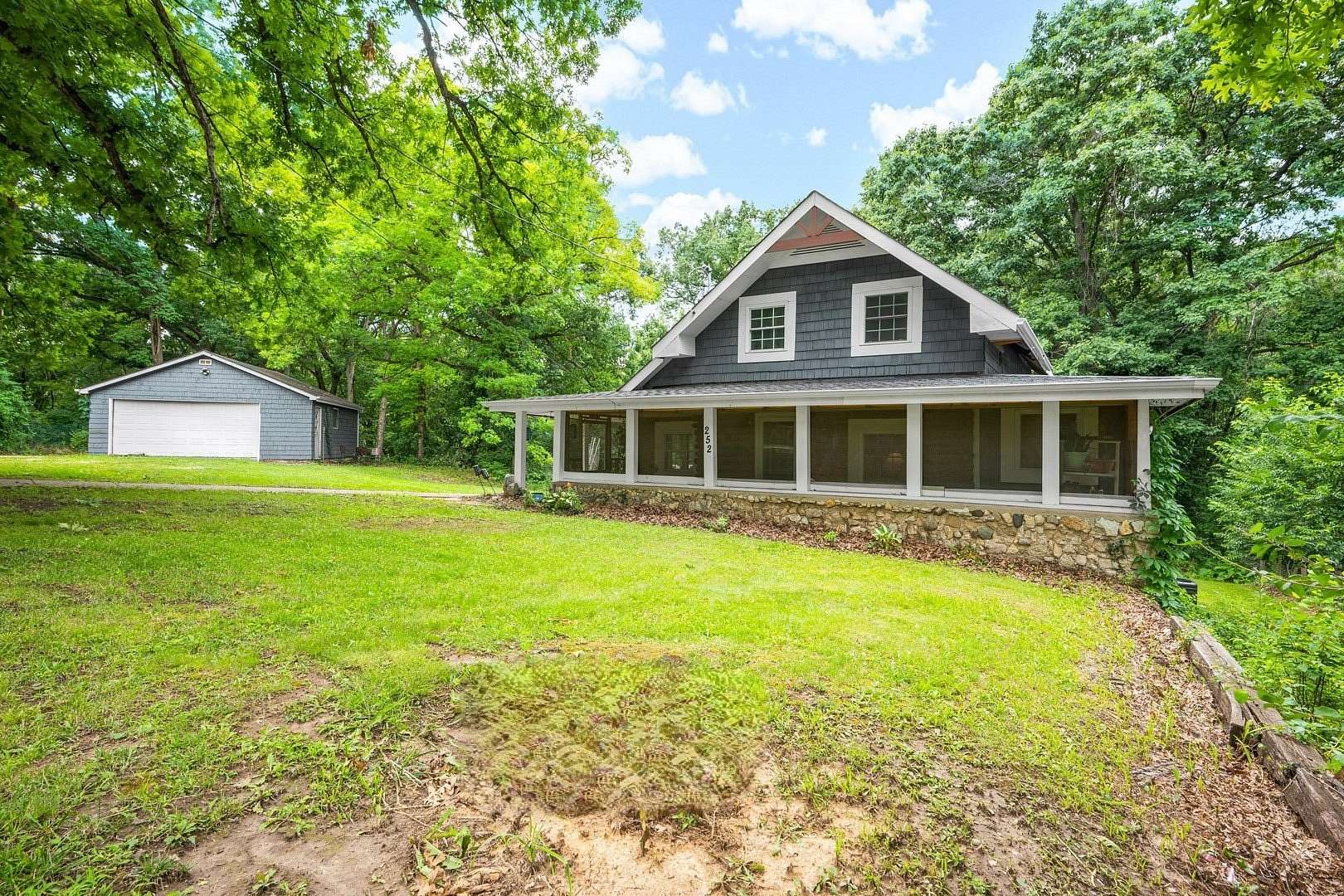 1.6 Acres of Land with Home for Sale in Creve Coeur, Illinois