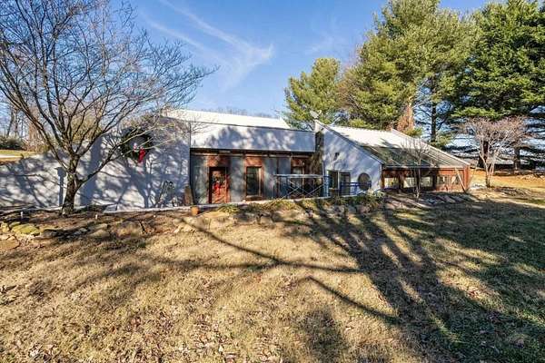 1.52 Acres of Land with Home for Sale in Morristown, Tennessee
