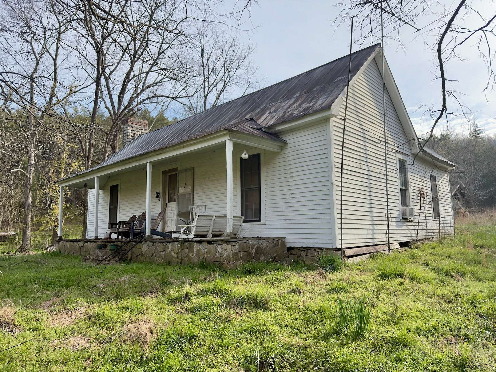 107 Acres of Land with Home for Sale in Woodbury, Tennessee