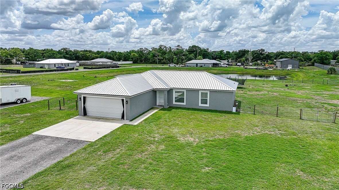 1.55 Acres of Land with Home for Sale in Arcadia, Florida