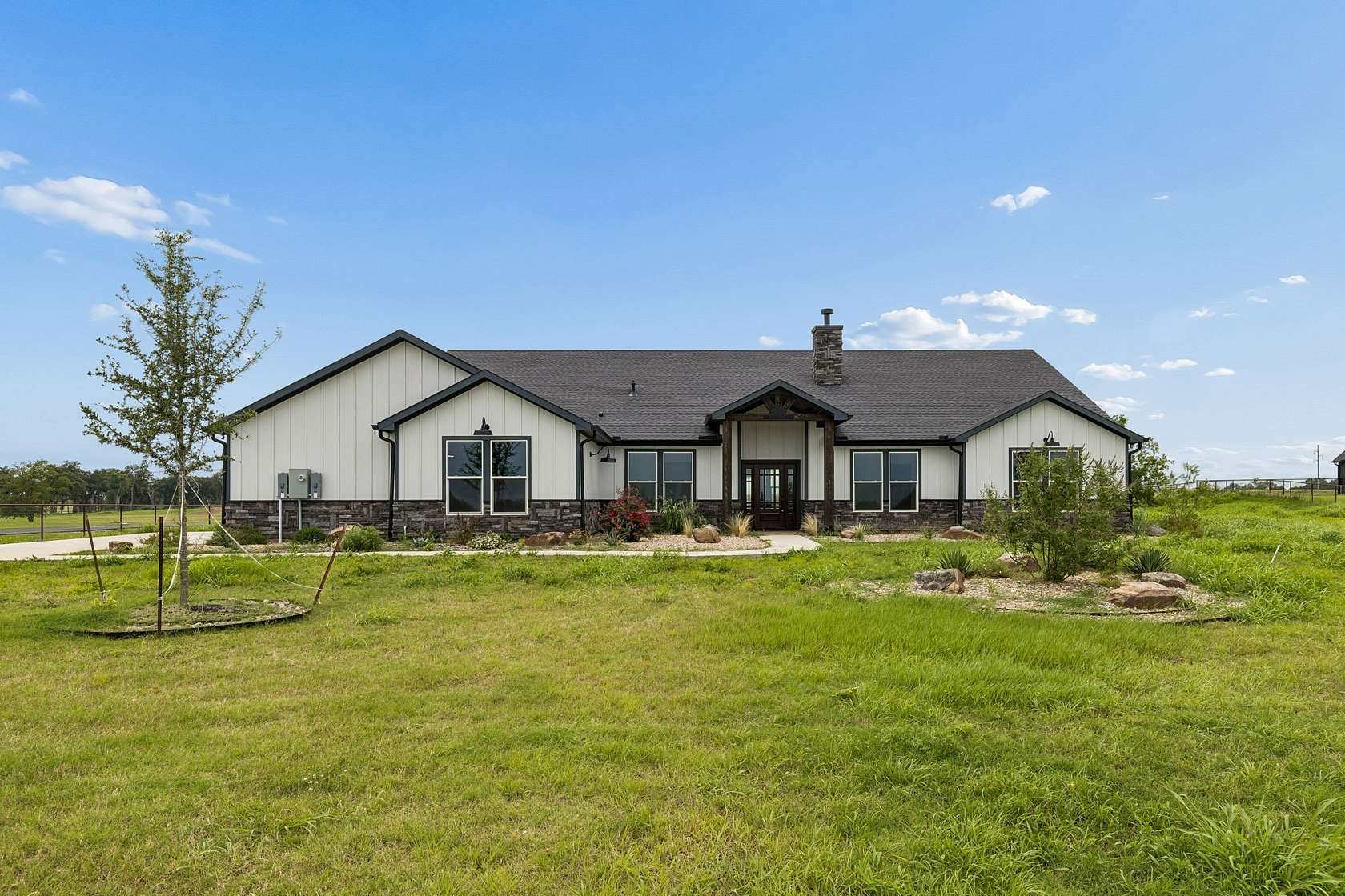 4.88 Acres of Land with Home for Sale in Whitesboro, Texas