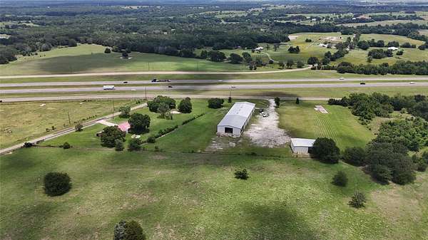 5.7 Acres of Residential Land for Sale in Fairfield, Texas