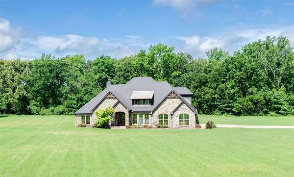 3.6 Acres of Land with Home for Sale in Tatum, Texas