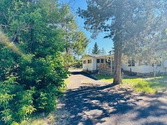 1.78 Acres of Land with Home for Sale in Klamath Falls, Oregon