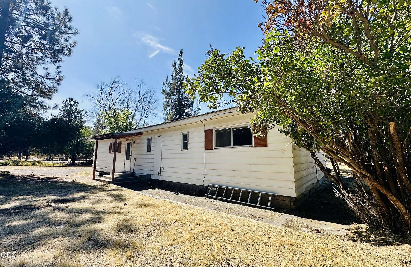 1.78 Acres of Land with Home for Sale in Klamath Falls, Oregon