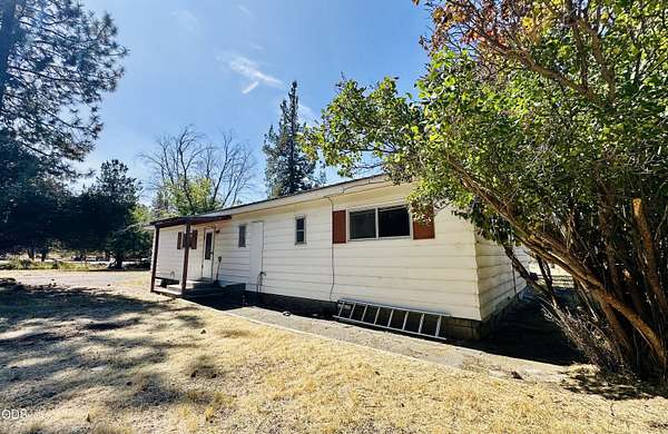 1.78 Acres of Land with Home for Sale in Klamath Falls, Oregon