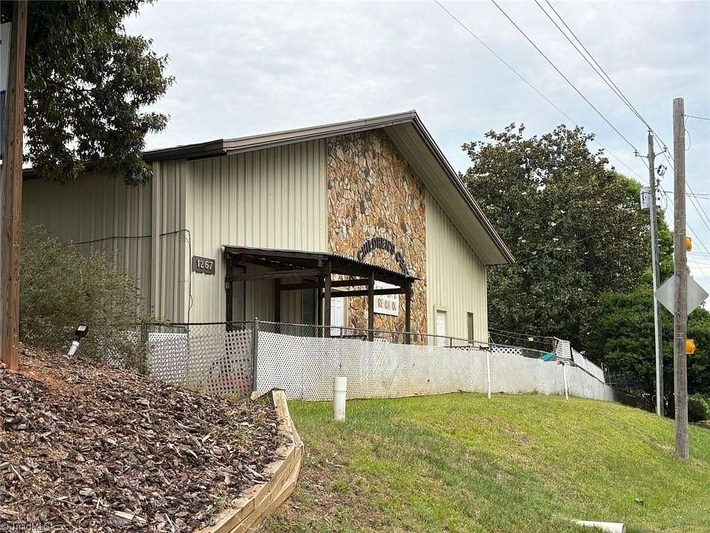5.86 Acres of Improved Mixed-Use Land for Sale in Asheboro, North Carolina