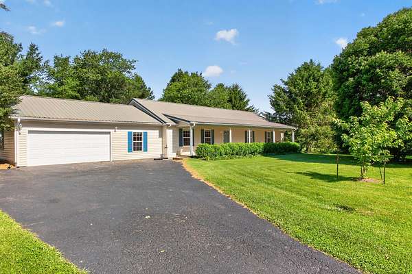 1.31 Acres of Land with Home for Sale in Harrodsburg, Kentucky