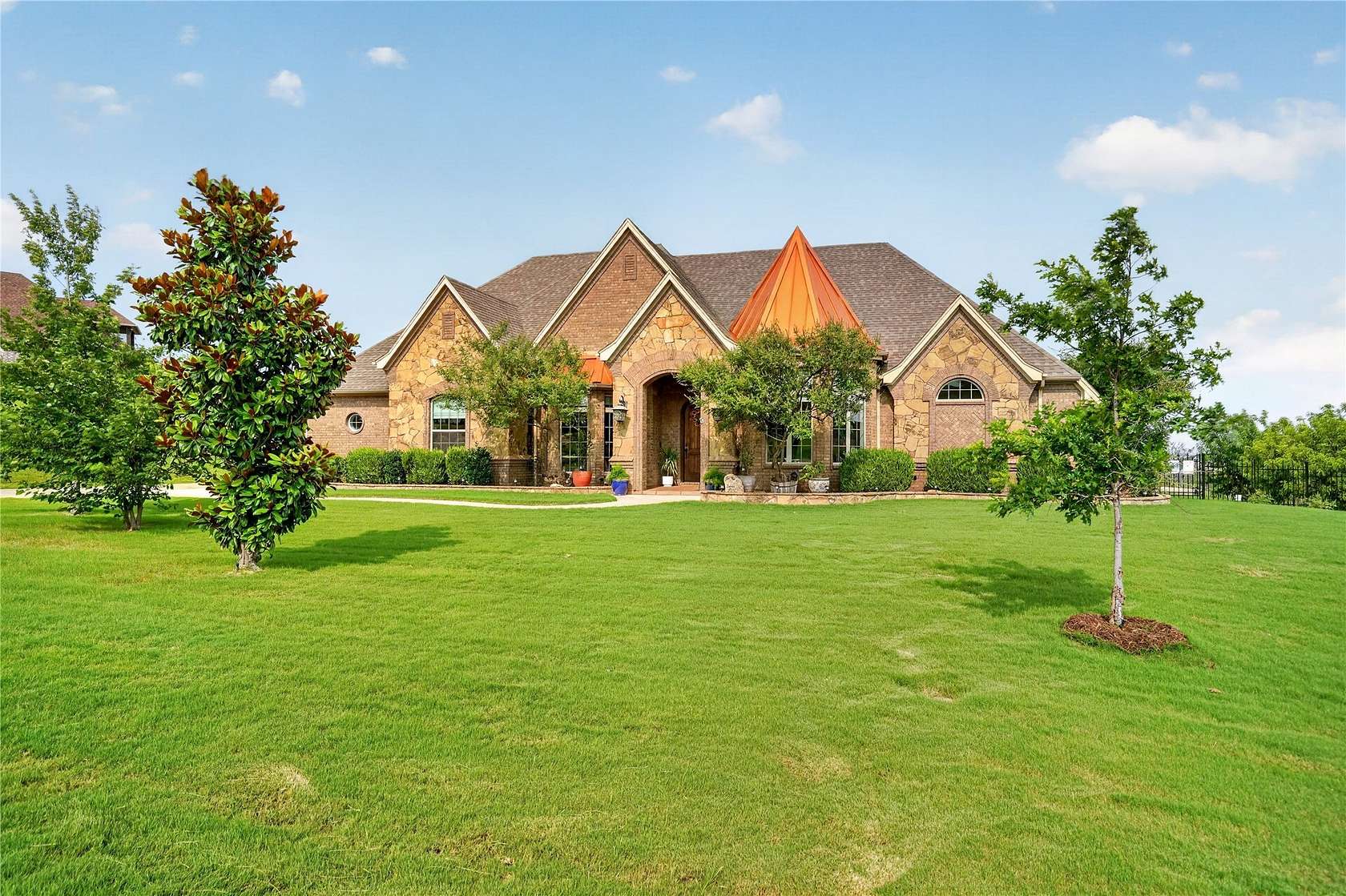 1.5 Acres of Land with Home for Lease in Fort Worth, Texas