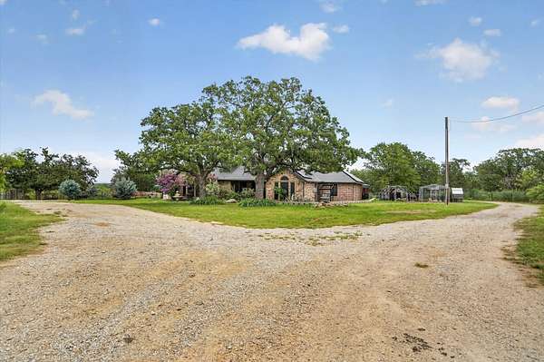 18.5 Acres of Land with Home for Sale in Paradise, Texas
