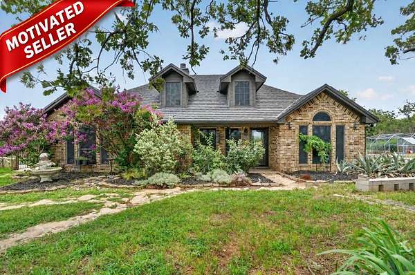 18.5 Acres of Land with Home for Sale in Paradise, Texas