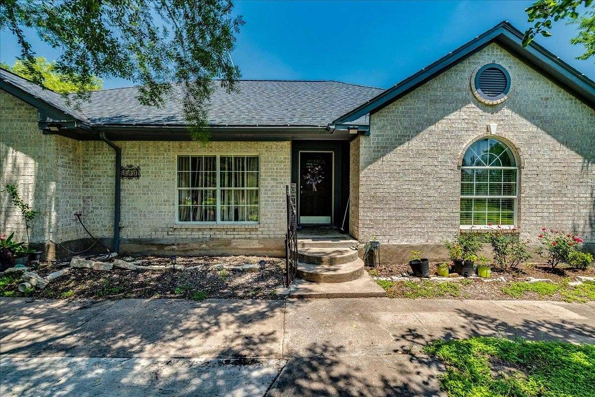 4.5 Acres of Land with Home for Sale in Dale, Texas