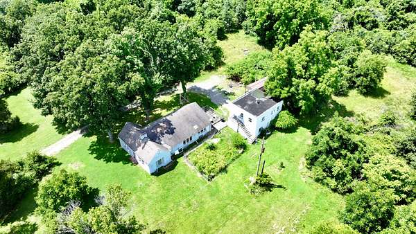 15 Acres of Land with Home for Sale in Hopkinsville, Kentucky