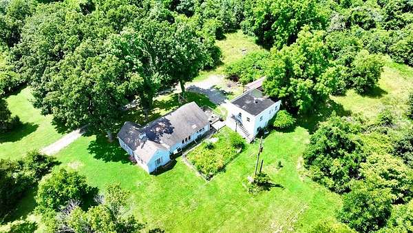 15 Acres of Land with Home for Sale in Hopkinsville, Kentucky