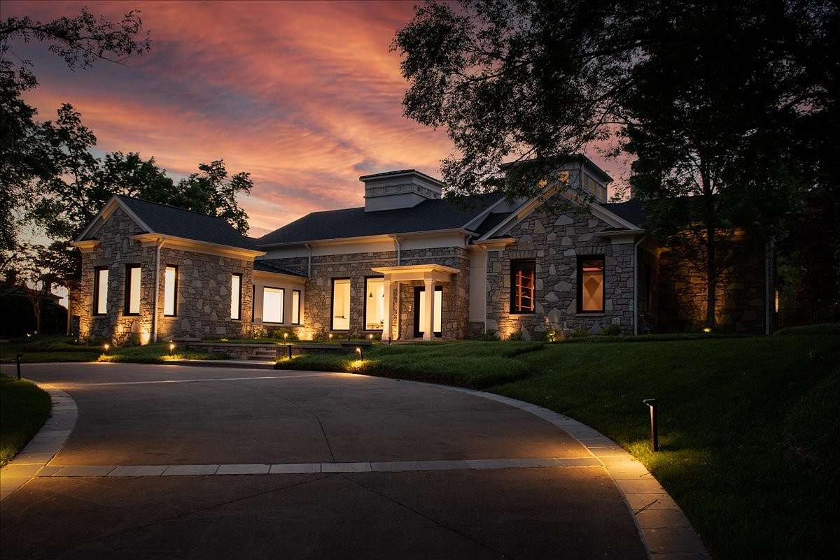 1.63 Acres of Land with Home for Sale in Brentwood, Tennessee
