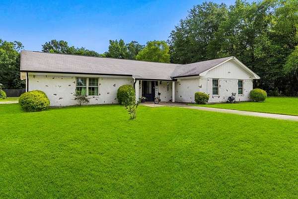 3.56 Acres of Land with Home for Sale in Lufkin, Texas