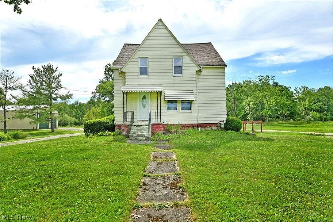 10 Acres of Land with Home for Sale in Warren, Ohio