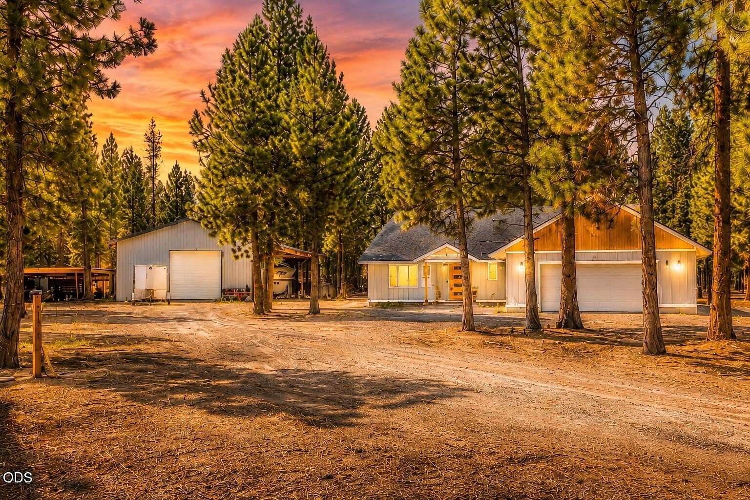 1.75 Acres of Land with Home for Sale in La Pine, Oregon