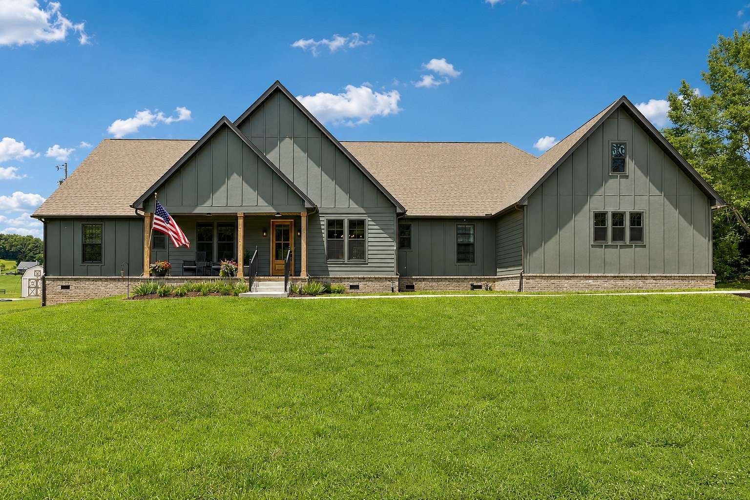 4.87 Acres of Land with Home for Sale in Columbia, Tennessee