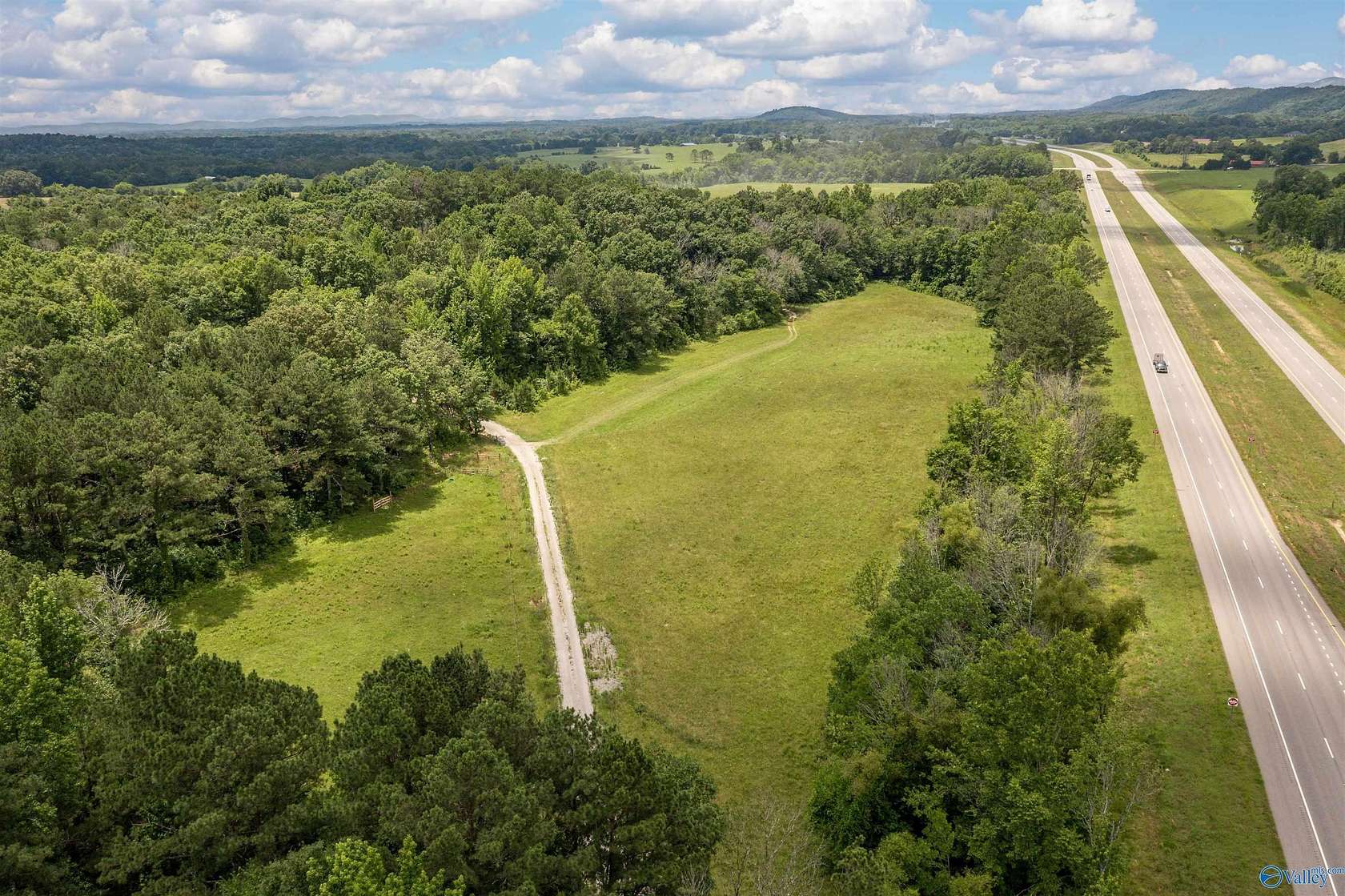 13.5 Acres of Land with Home for Sale in Gadsden, Alabama